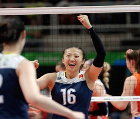 费德勒在C9比赛中挺进下一轮，回归赛场引发热议！-开云娱乐