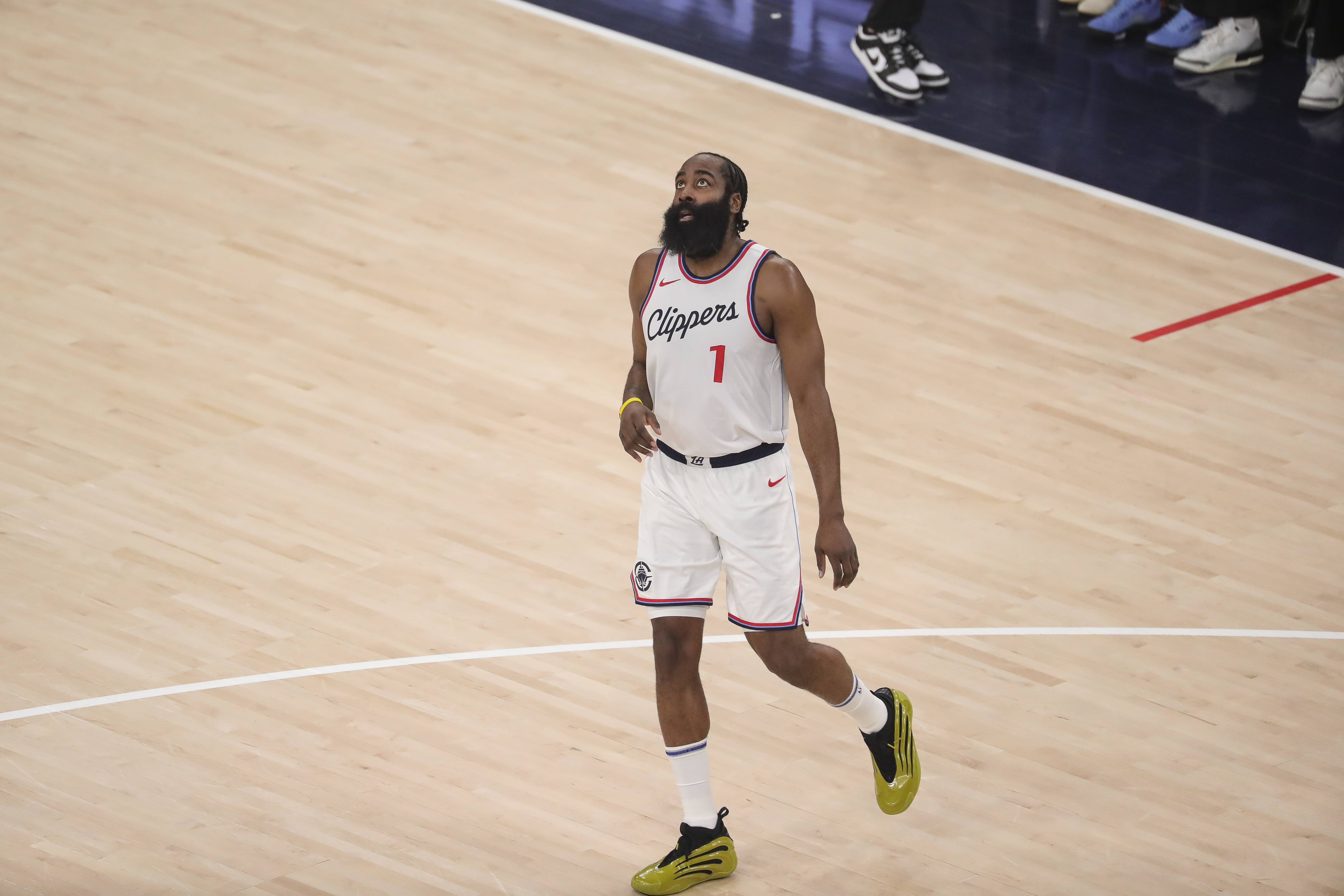 哈登迎来十五赛季高光表现,曼联球迷沸腾! 哈登迎来十五赛季高光表现,曼联球迷沸腾!