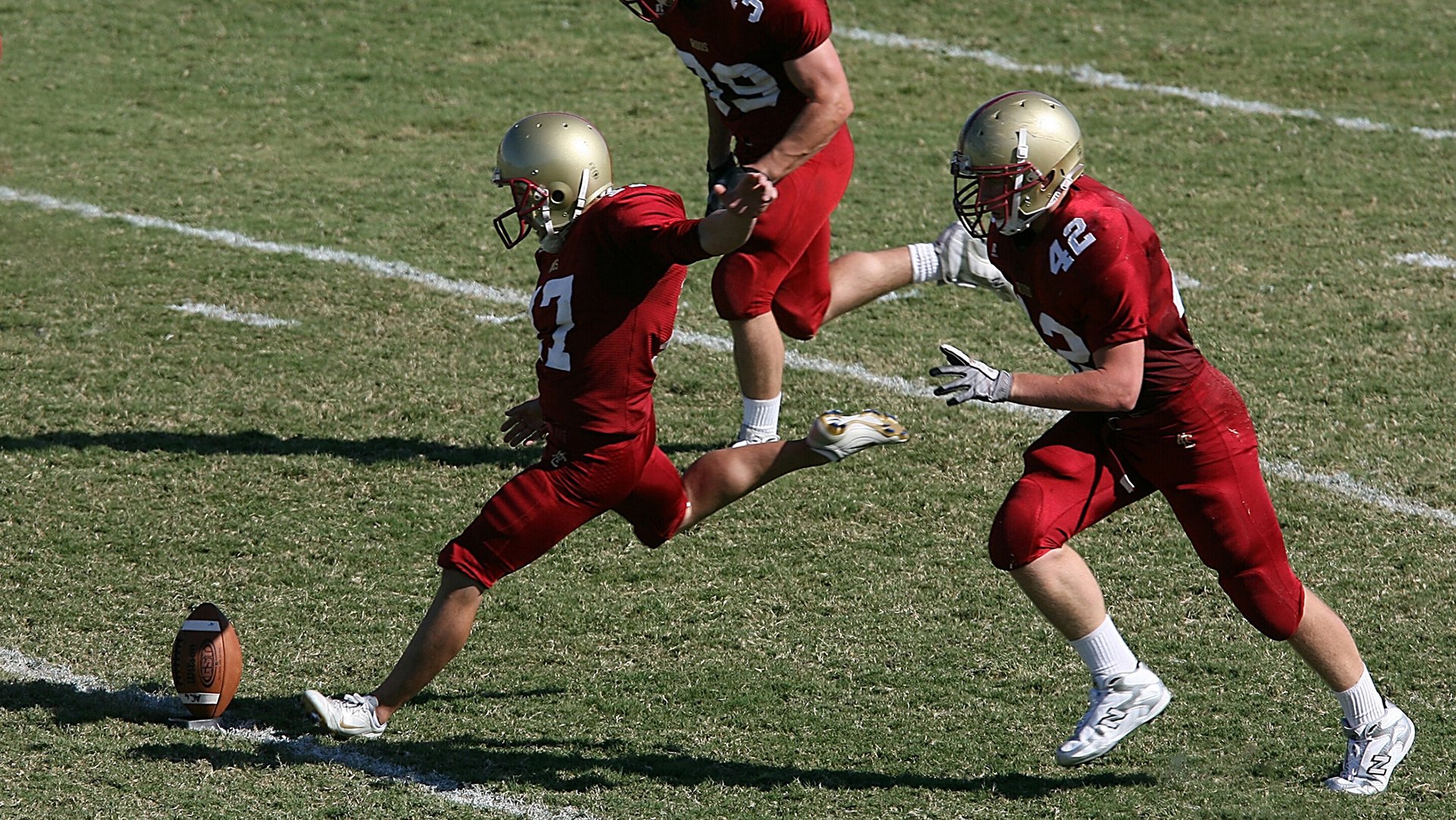 西甲决赛对决在即!金州勇士演练定位球,川崎前锋密集防守应对