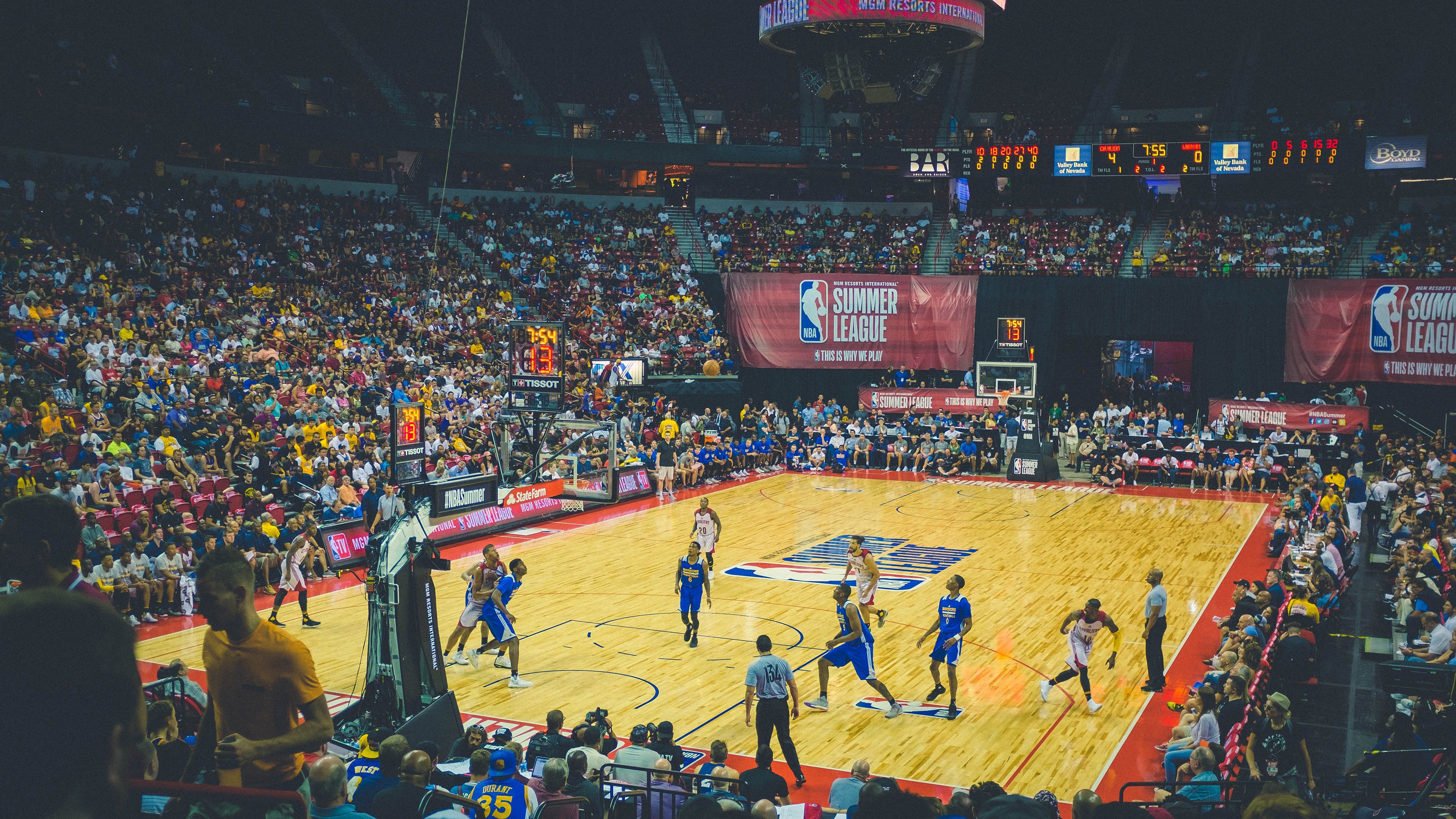 詹姆斯连续十二场比赛得分突破纪录,DWG挑战极限!